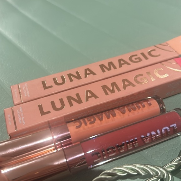 Luna magic lip gloss - Picture 3 of 5